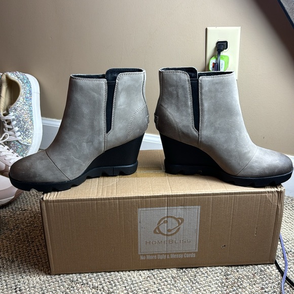 NWT • SOREL • Joan Uptown Zip Bootie • 
🖤🩶 Gray/Black 🩶🖤 • Size 8.5 • - Picture 6 of 17